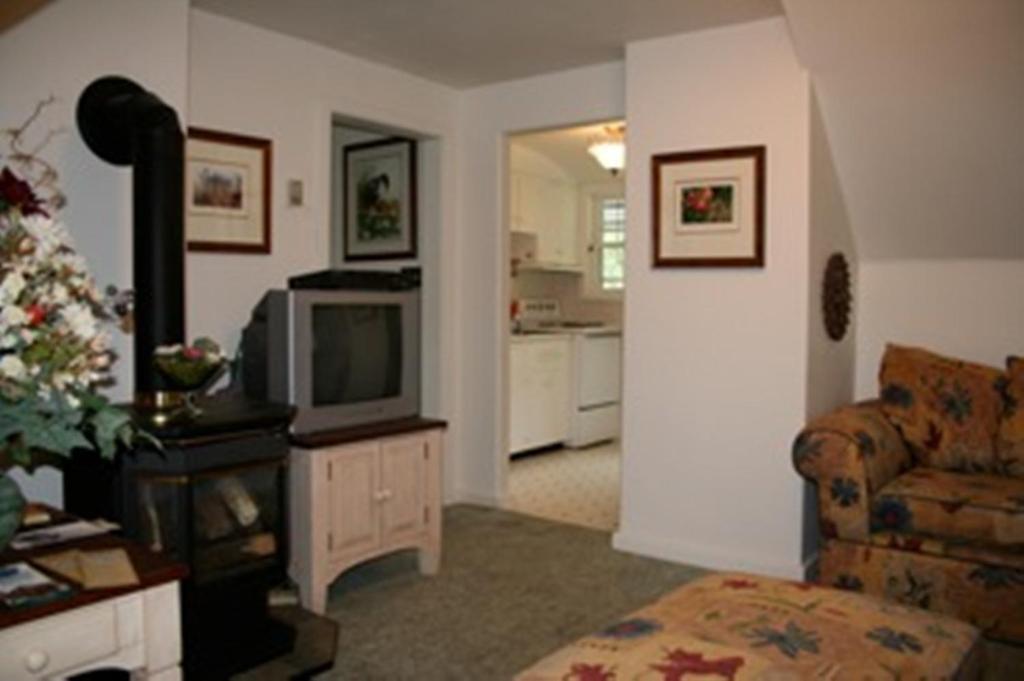 Burley'S Executive Garden Suite Peterborough Room photo